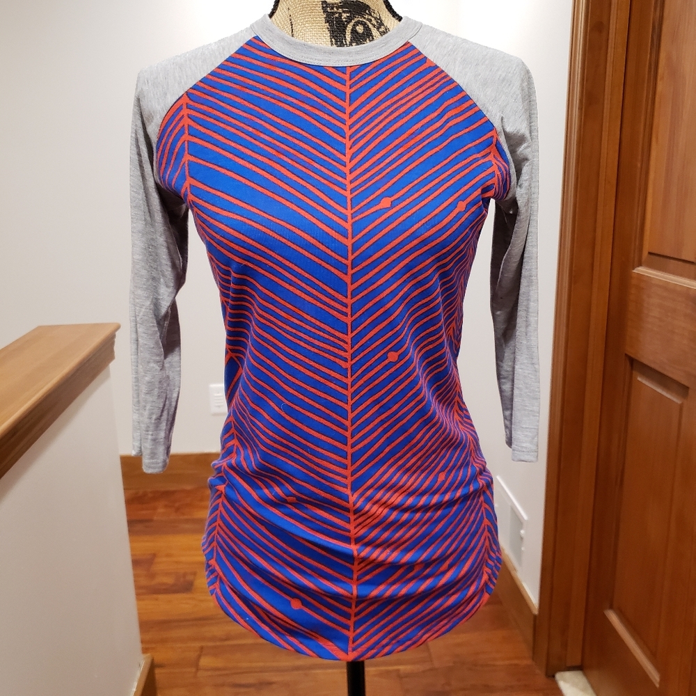 Raglan T in gray, blue & orange